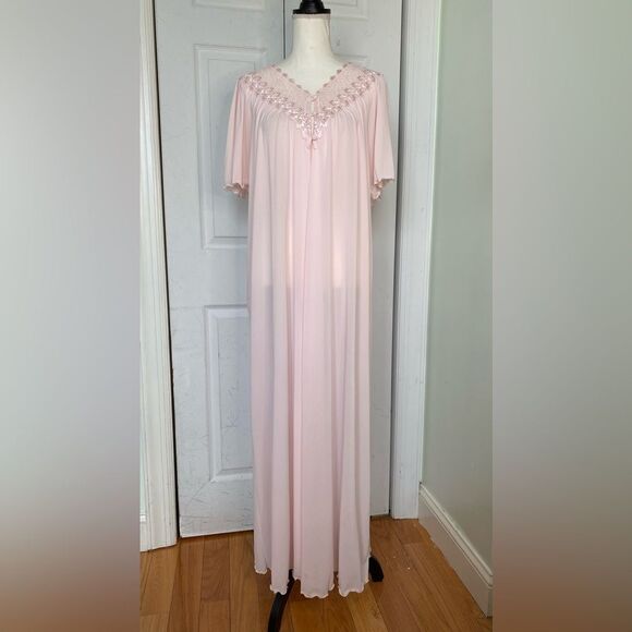 Vintage 80s/90s Soft Pink Flowy & Large Shadow Line Robe - Picture 1 of 11